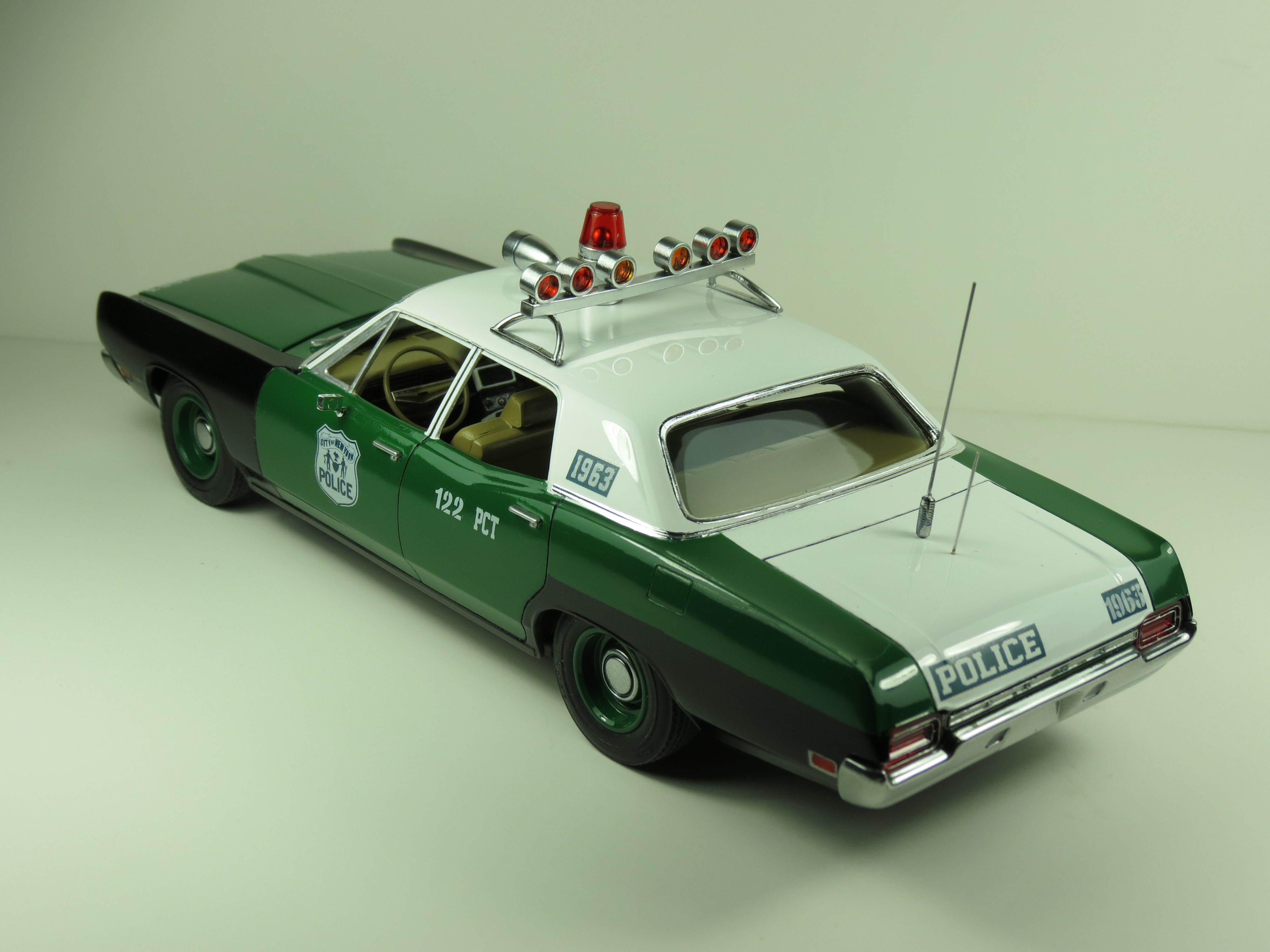 AMT 1970 Ford Interceptor New York Police - Model Cars - Model Cars ...