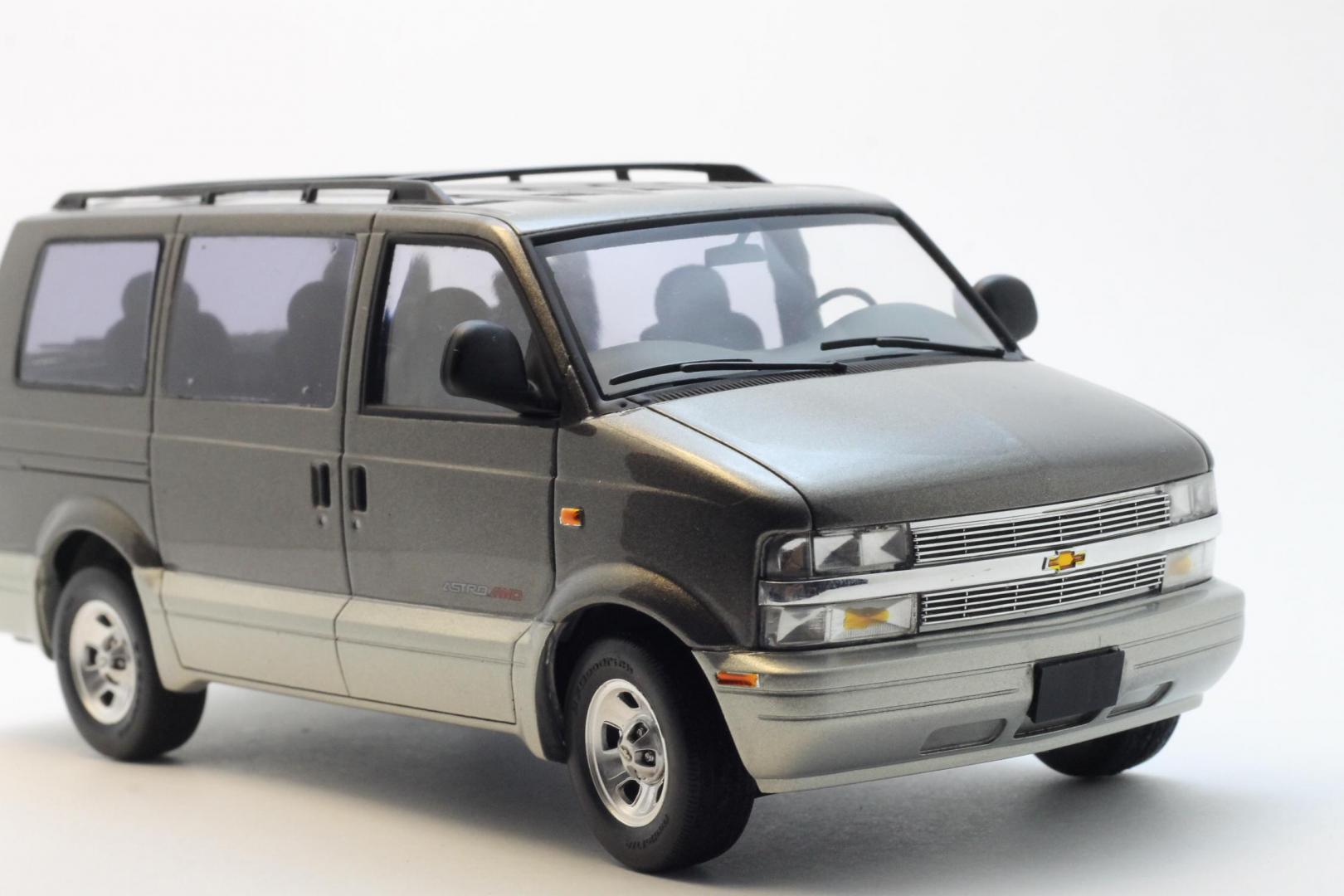 Chevrolet astro van ,fujimi 124 Model Trucks Pickups, Vans, SUVs, Light Commercial Model