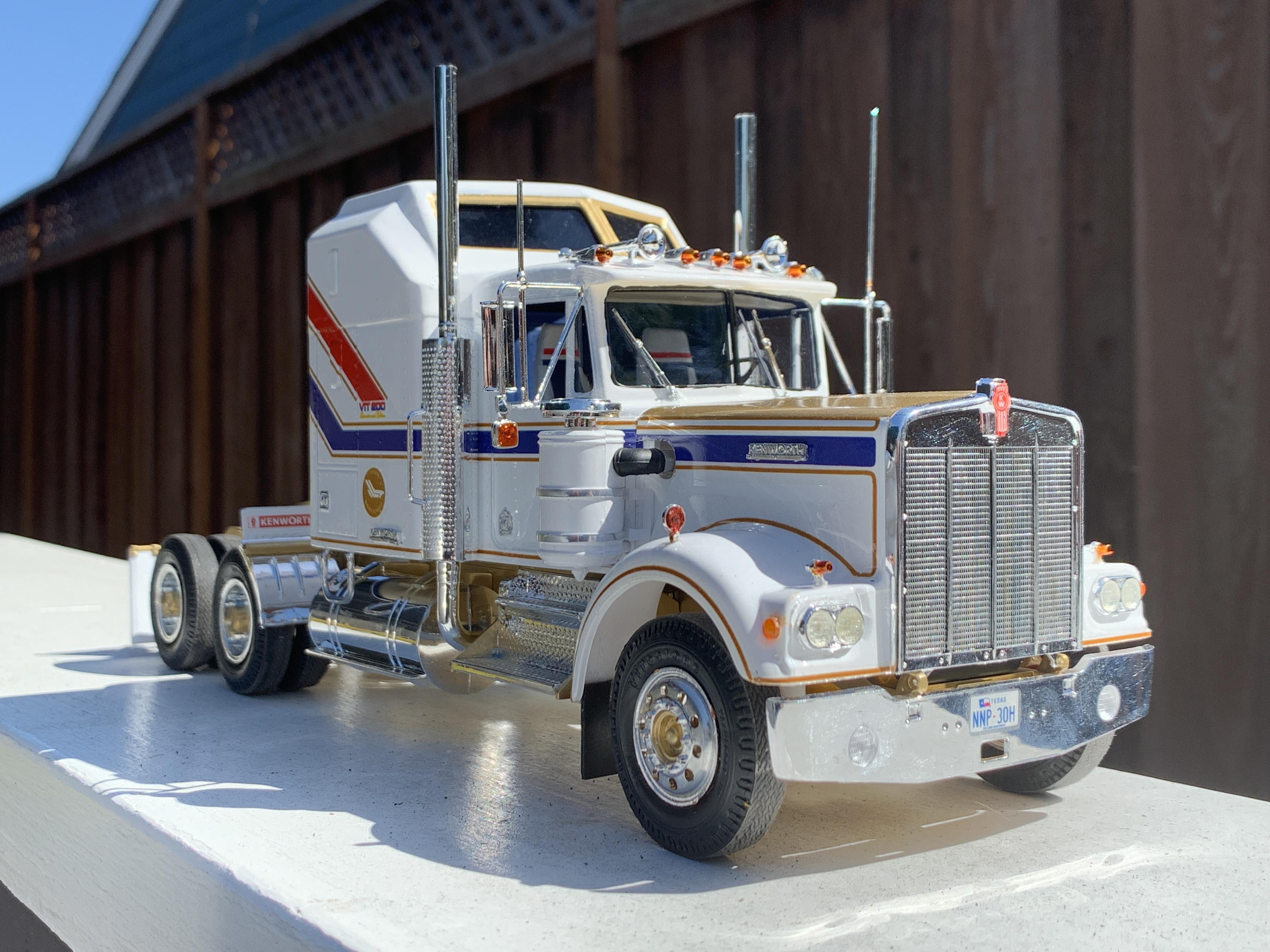 1976 Kenworth VIT 200 Bicentennial (W900) - Model Trucks: Big Rigs and  Heavy Equipment - Model Cars Magazine Forum
