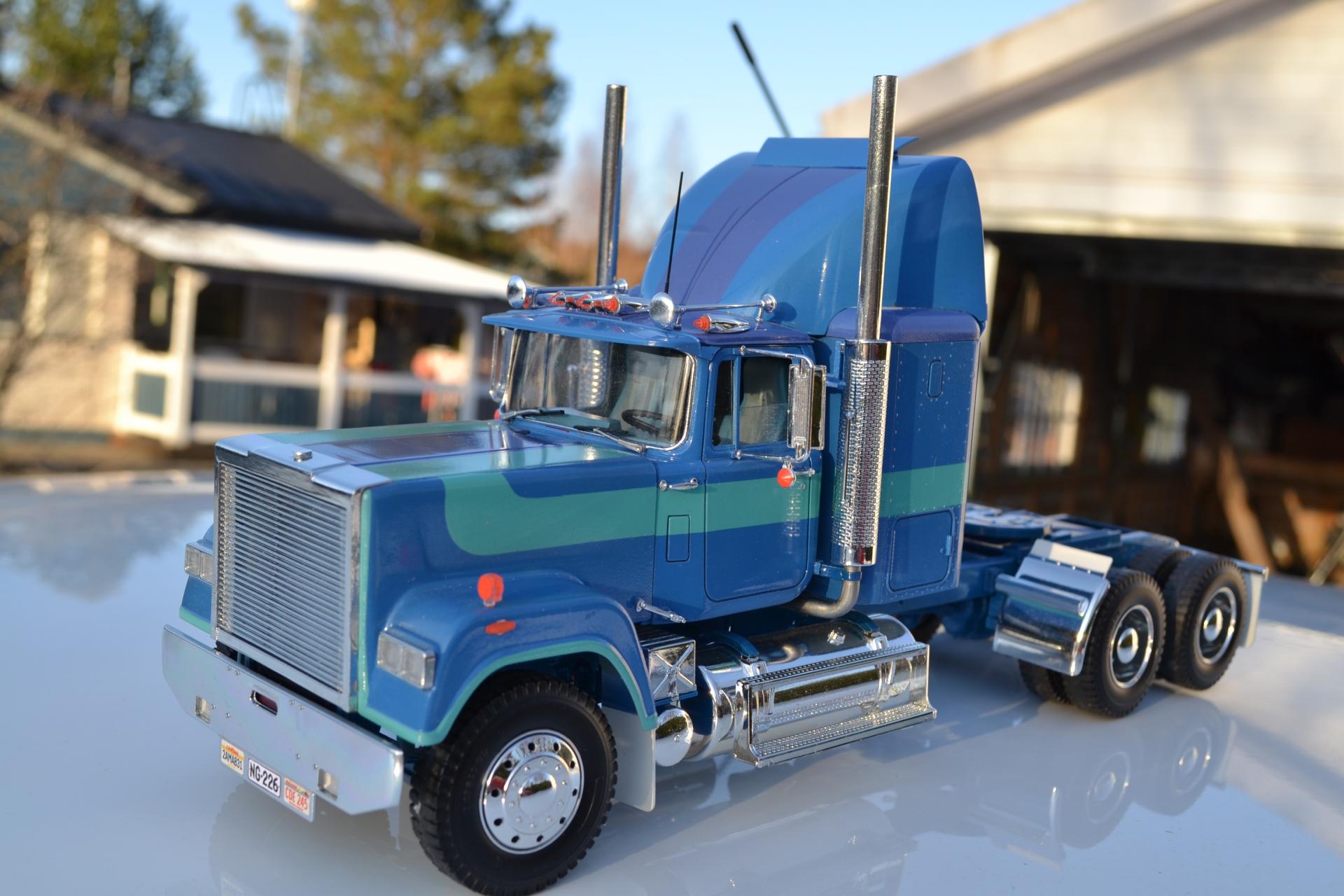 Mack Superliner, basic build - Model Trucks: Big Rigs and Heavy ...