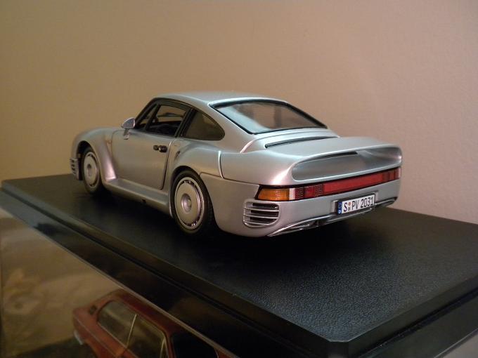 Revell - 1:24 Scale - Porsche 959 - Global Diecast Direct