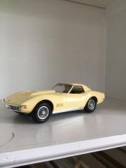 Revell 1968 Corvette Roadster.JPG